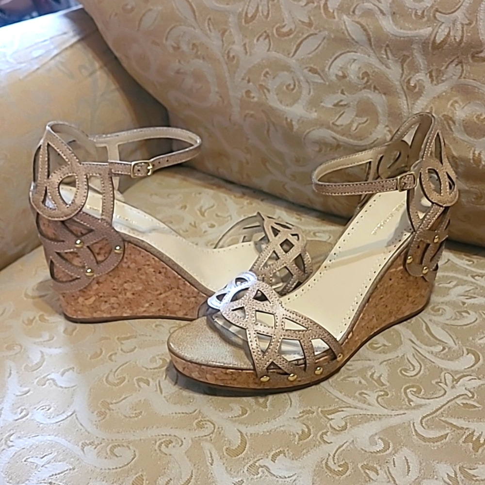 New Adrienne Vittadini Sandals 11m